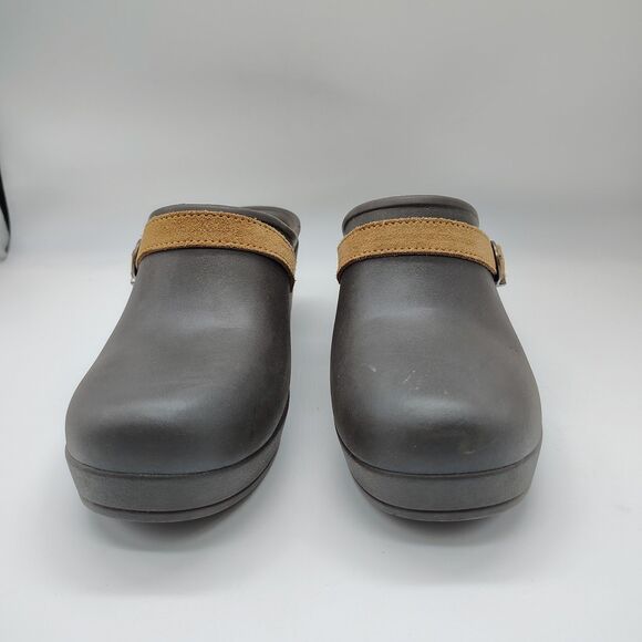 Crocs Sarah Clogs Mules Shoes 8 Brown Block Heel Strap Comfort Slip On Fall - Picture 2 of 6